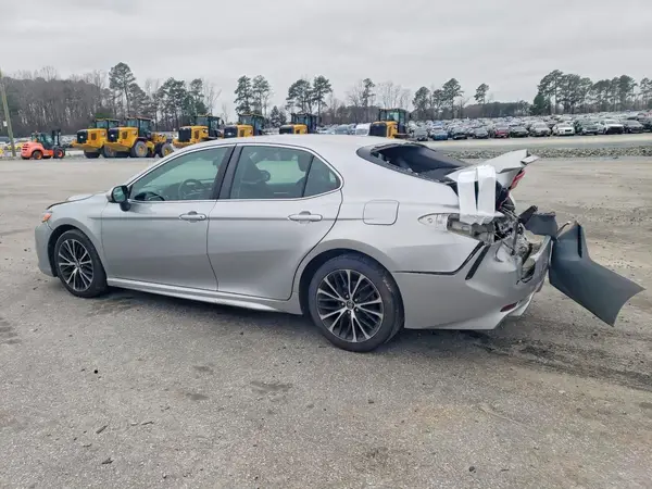 4T1B11HK6JU128881 2018 TOYOTA CAMRY - Image 2