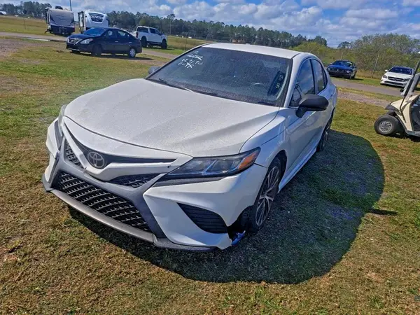 4T1B11HK6JU129190 2018 TOYOTA CAMRY - Image 2