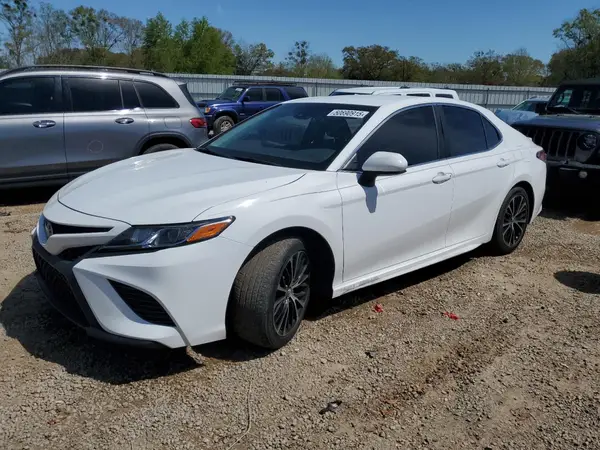 4T1B11HK6JU130758 2018 TOYOTA CAMRY - Image 1