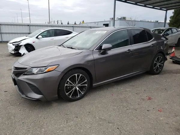 4T1B11HK6JU131814 2018 TOYOTA CAMRY - Image 1