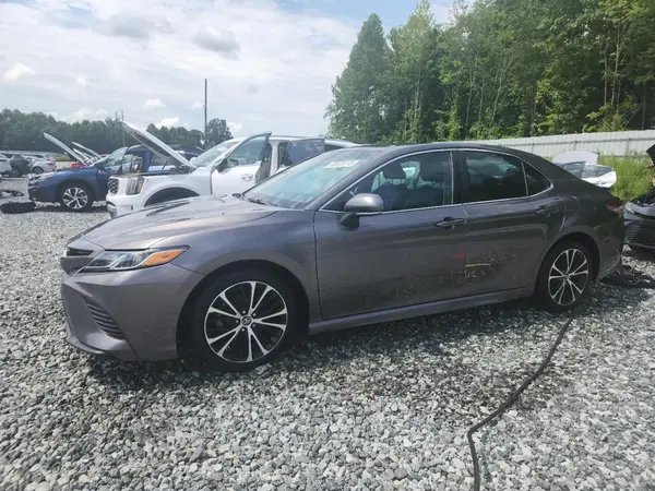 4T1B11HK6JU132767 2018 TOYOTA CAMRY - Image 1