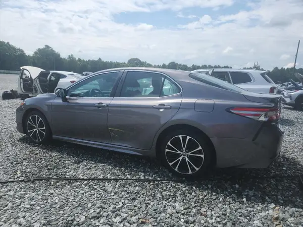4T1B11HK6JU132767 2018 TOYOTA CAMRY - Image 2