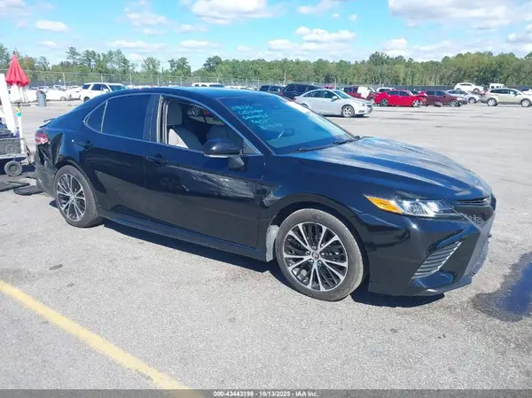 4T1B11HK6JU133613 2018 TOYOTA CAMRY - Image 1