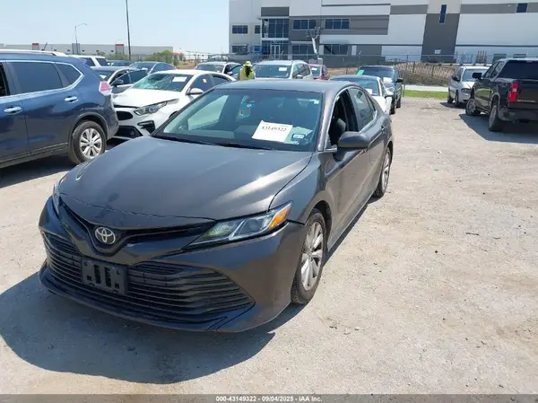 4T1B11HK6JU135653 2018 TOYOTA CAMRY - Image 2