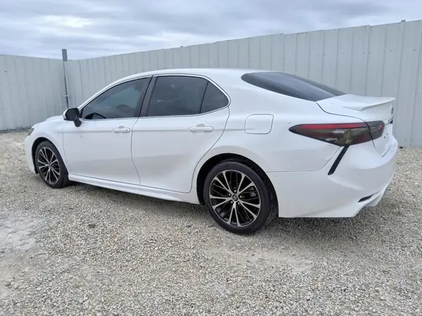 4T1B11HK6JU135846 2018 TOYOTA CAMRY - Image 2