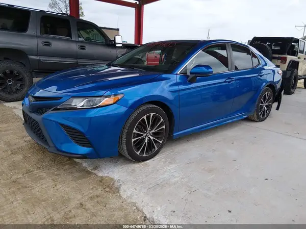 4T1B11HK6JU135961 2018 TOYOTA CAMRY - Image 2