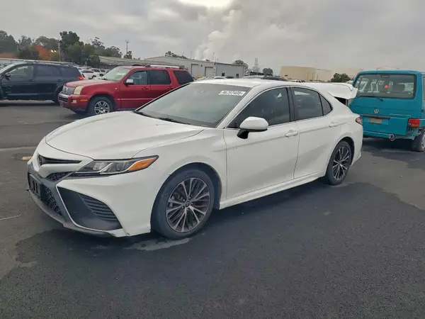 4T1B11HK6JU136009 2018 TOYOTA CAMRY - Image 1