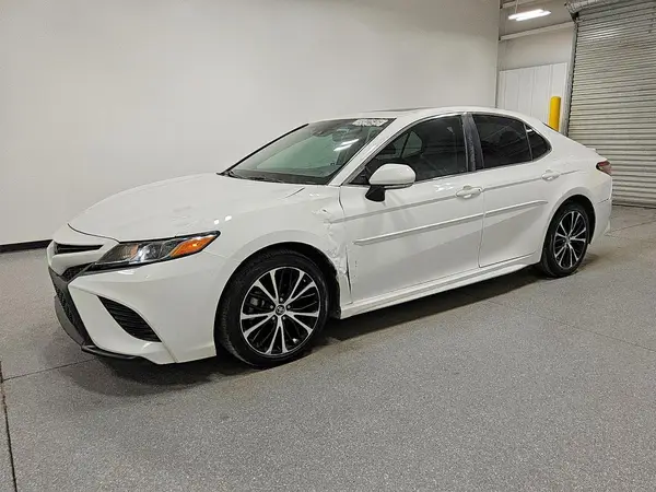 4T1B11HK6JU136673 2018 TOYOTA CAMRY - Image 1