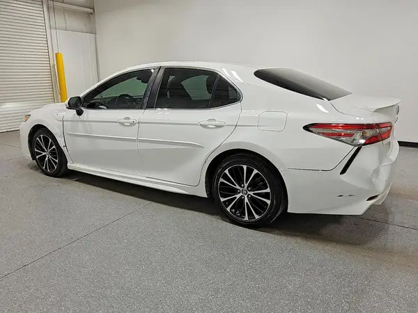 4T1B11HK6JU136673 2018 TOYOTA CAMRY - Image 2