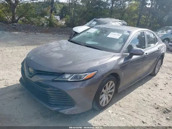4T1B11HK6JU136737 2018 TOYOTA CAMRY - Image 2