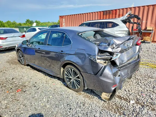 4T1B11HK6JU137565 2018 TOYOTA CAMRY - Image 2