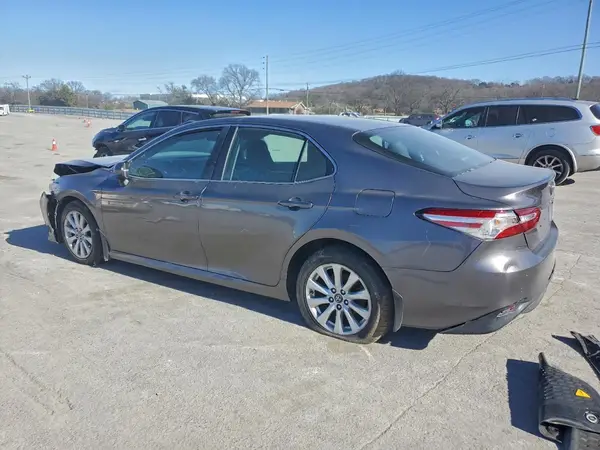 4T1B11HK6JU137645 2018 TOYOTA CAMRY - Image 2