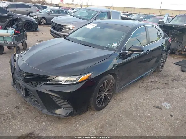 4T1B11HK6JU140853 2018 TOYOTA CAMRY - Image 2
