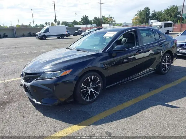 4T1B11HK6JU140867 2018 TOYOTA CAMRY - Image 2