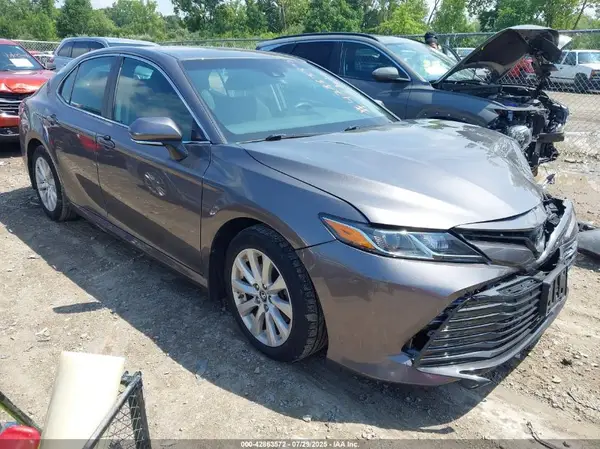 4T1B11HK6JU141582 2018 TOYOTA CAMRY - Image 1