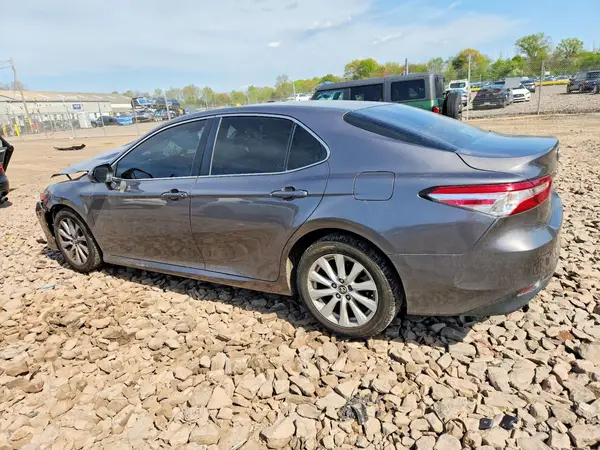 4T1B11HK6JU142960 2018 TOYOTA CAMRY - Image 2