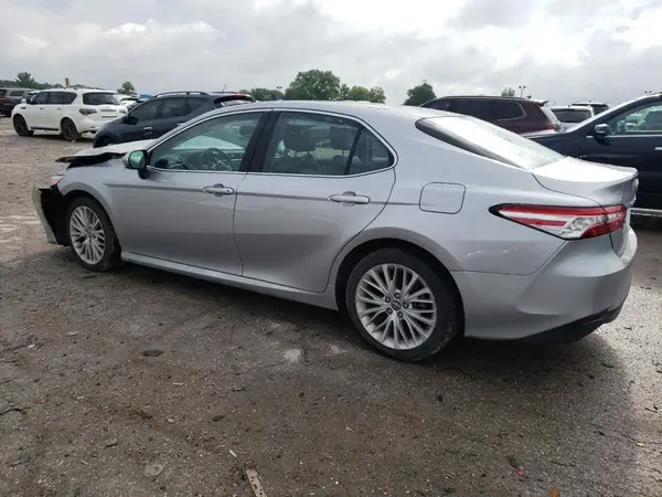 4T1B11HK6JU143378 2018 TOYOTA CAMRY - Image 2