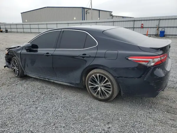 4T1B11HK6JU145518 2018 TOYOTA CAMRY - Image 2