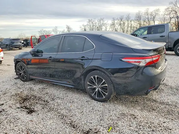 4T1B11HK6JU147043 2018 TOYOTA CAMRY - Image 2