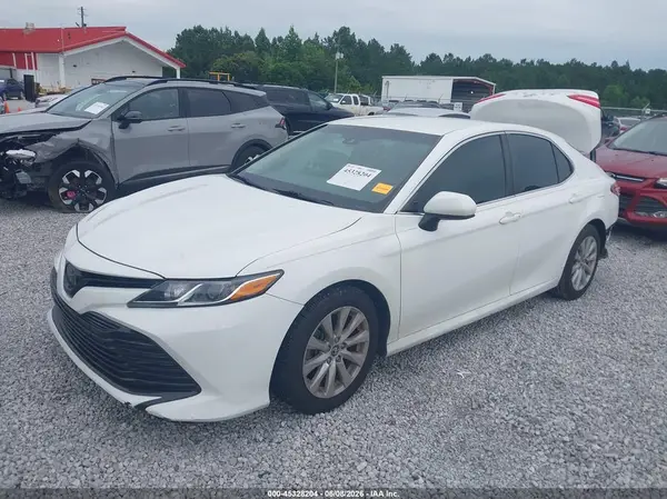 4T1B11HK6JU147060 2018 TOYOTA CAMRY - Image 2
