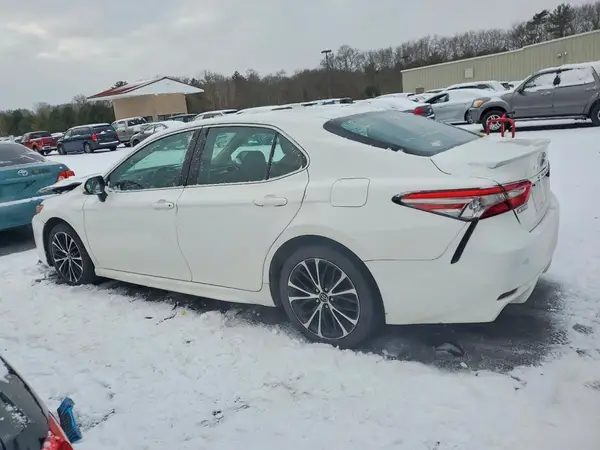 4T1B11HK6JU147866 2018 TOYOTA CAMRY - Image 2