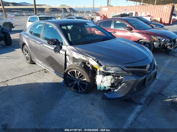 4T1B11HK6JU147916 2018 TOYOTA CAMRY - Image 1