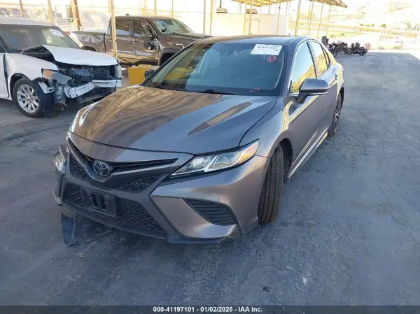 4T1B11HK6JU147916 2018 TOYOTA CAMRY - Image 2