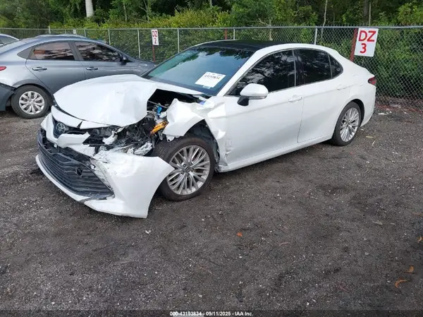 4T1B11HK6JU148497 2018 TOYOTA CAMRY - Image 2