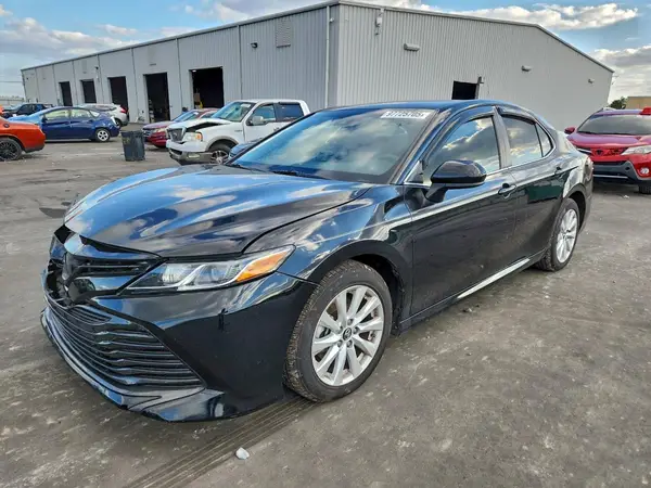 4T1B11HK6JU151013 2018 TOYOTA CAMRY - Image 1
