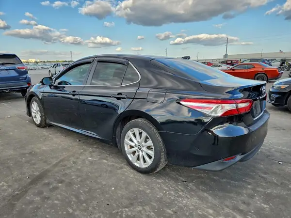 4T1B11HK6JU151013 2018 TOYOTA CAMRY - Image 2