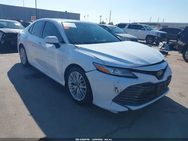 4T1B11HK6JU151173 2018 TOYOTA CAMRY - Image 1