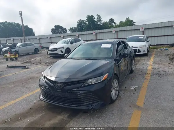 4T1B11HK6JU151528 2018 TOYOTA CAMRY - Image 2
