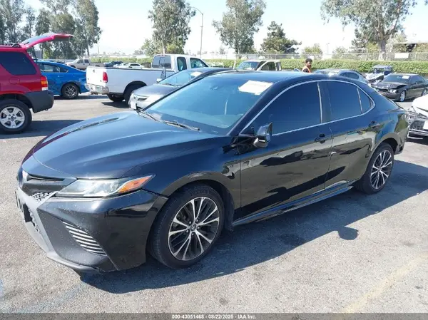 4T1B11HK6JU151853 2018 TOYOTA CAMRY - Image 2