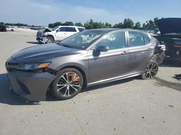 4T1B11HK6JU152176 2018 TOYOTA CAMRY - Image 1
