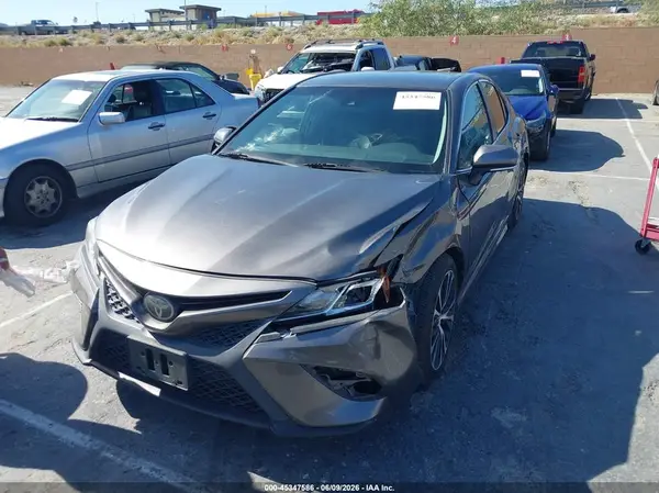 4T1B11HK6JU154090 2018 TOYOTA CAMRY - Image 2