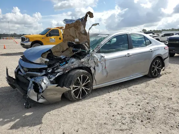4T1B11HK6JU154140 2018 TOYOTA CAMRY - Image 1