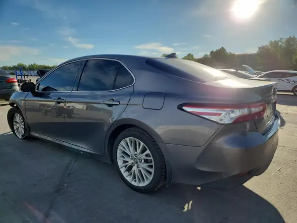 4T1B11HK6JU154641 2018 TOYOTA CAMRY - Image 2