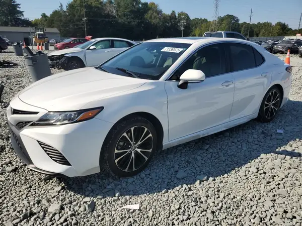 4T1B11HK6JU156583 2018 TOYOTA CAMRY - Image 1