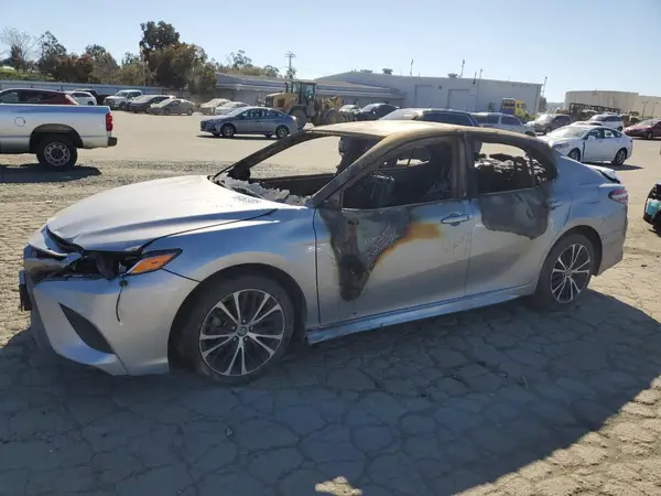 4T1B11HK6JU157264 2018 TOYOTA CAMRY - Image 1