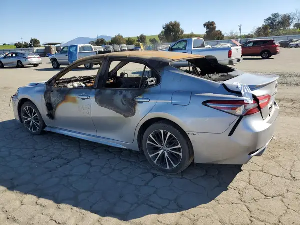 4T1B11HK6JU157264 2018 TOYOTA CAMRY - Image 2