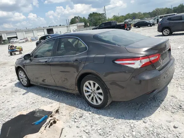 4T1B11HK6JU157295 2018 TOYOTA CAMRY - Image 2