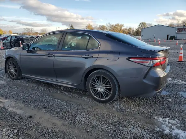 4T1B11HK6JU157572 2018 TOYOTA CAMRY - Image 2