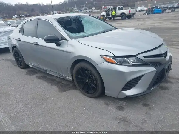 4T1B11HK6JU158088 2018 TOYOTA CAMRY - Image 1