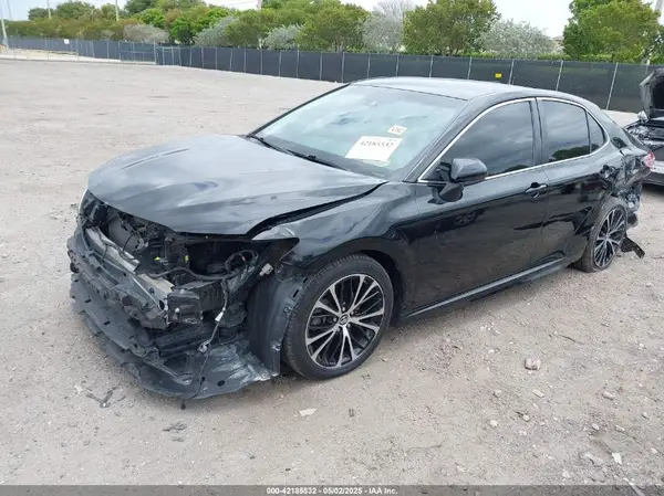 4T1B11HK6JU158382 2018 TOYOTA CAMRY - Image 2