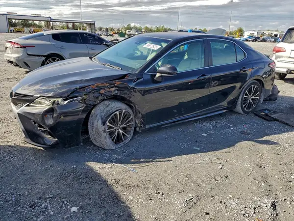 4T1B11HK6JU158673 2018 TOYOTA CAMRY - Image 1