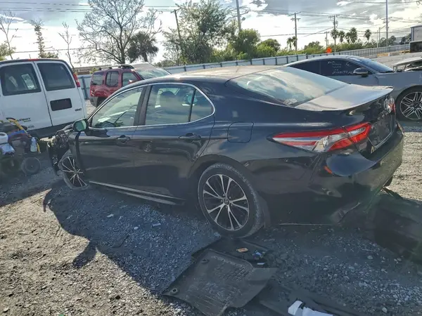 4T1B11HK6JU158673 2018 TOYOTA CAMRY - Image 2