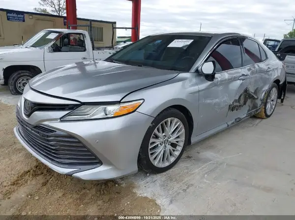 4T1B11HK6JU500347 2018 TOYOTA CAMRY - Image 2
