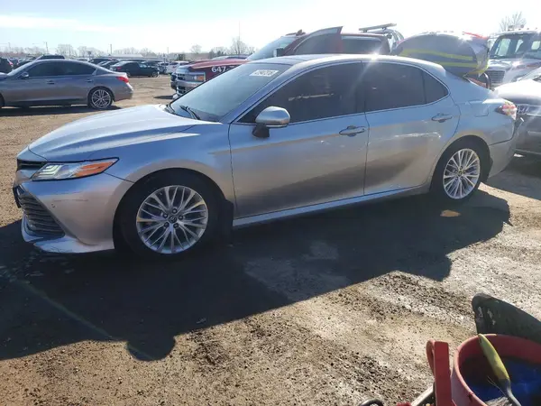 4T1B11HK6JU500526 2018 TOYOTA CAMRY - Image 1
