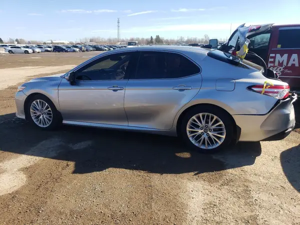 4T1B11HK6JU500526 2018 TOYOTA CAMRY - Image 2