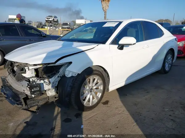 4T1B11HK6JU501272 2018 TOYOTA CAMRY - Image 2